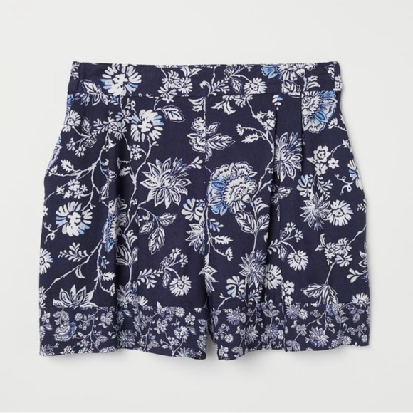 H&M Pants - H&M Shorts Blue and White Floral Pleated Flowy Loose Summer Size 4